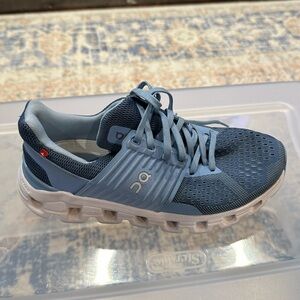 Blue size 5 on cloud very little wear